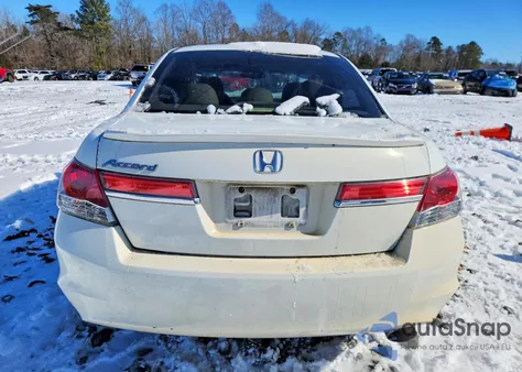 2011 Honda Accord Exl z USA, uszkodzony, nr VIN 1HGCP2F86BA068240